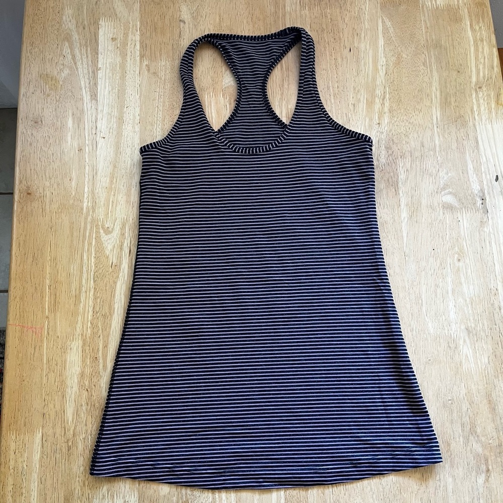 Lululemon racer back tank:size 6; Very good condition